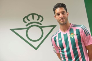 Pink-Green-Real-Betis-Kit (2)